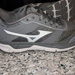 Mizuno women's size 6